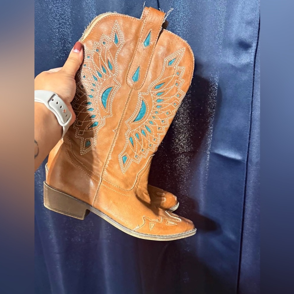 Elegant Tan and Blue Heeled Boots